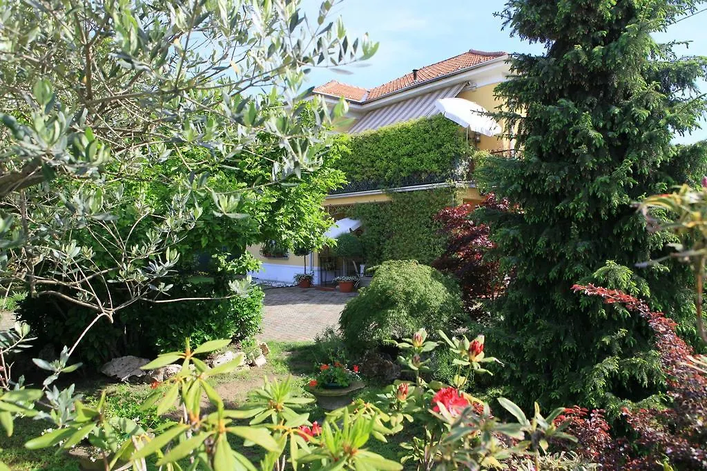 B&B Villa Napoleone Angera Bed & Breakfast